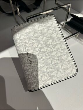 Michael Kors Cooper Billfold with coin bag MK Ombre Logo white